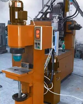 鉚接機廠家有哪些規(guī)格型號？